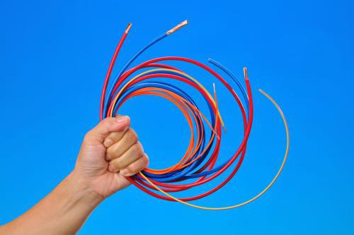 電線電纜老化變硬的背后 材料、環(huán)境與時間的共同作用